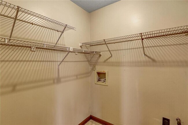 Building Photo - 1262 Bailing Dr