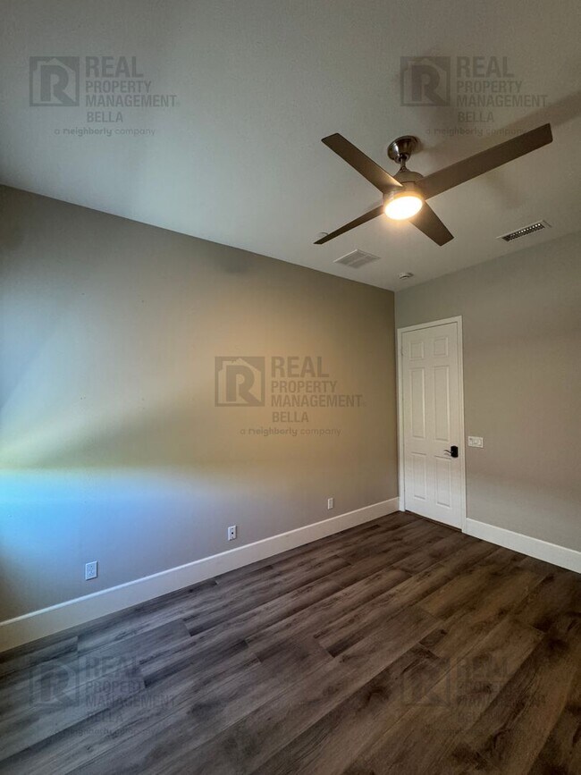 Building Photo - Beautiful Winchester Home with Open Floor Plan, Office & Solar