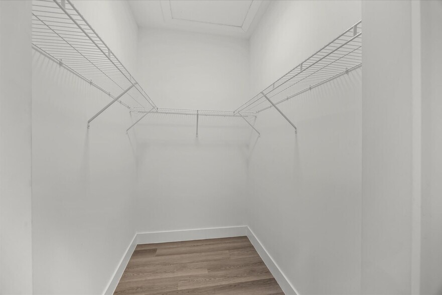 Building Photo - 419 SW Namoit Pl