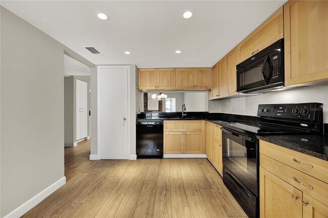 Building Photo - 2 Escondido Cir