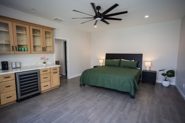 Building Photo - VR - 881 Pueblo Dr