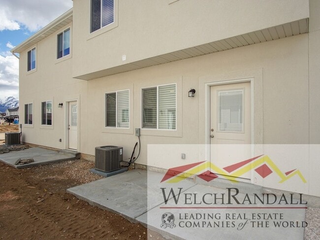 Building Photo - Live Comfortably in West Haven – Beautiful 3BR, 2.5BA Townhome for Rent!