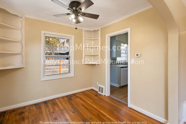 Building Photo - Delightful Two Bedroom Duplex In SE Portland - Fenced Yard!