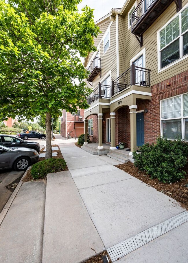 Building Photo - Downtown 3 Bedroom Townhome with 2 Car Garage