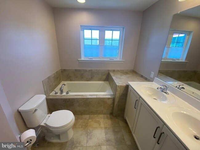 Building Photo - 37 Cecily Way