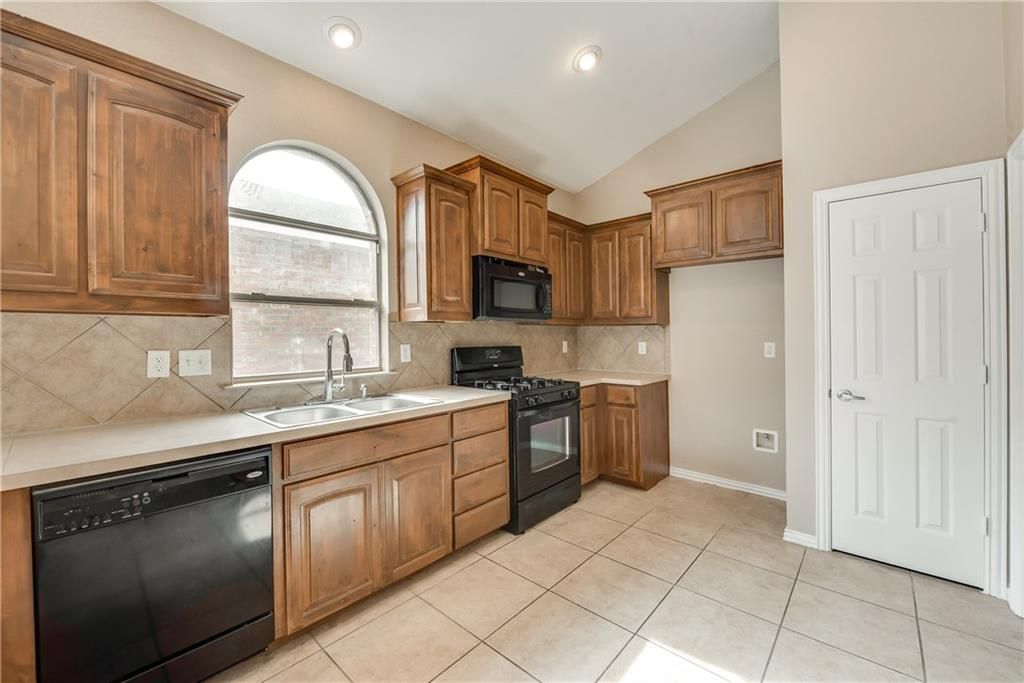Kitchen - 2716 Twinflower Dr
