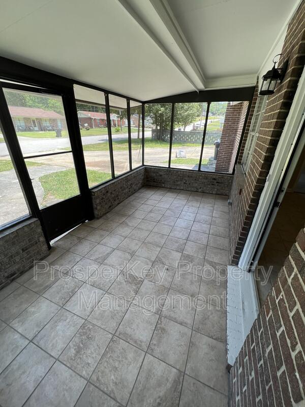 Building Photo - 615 Buford Dr