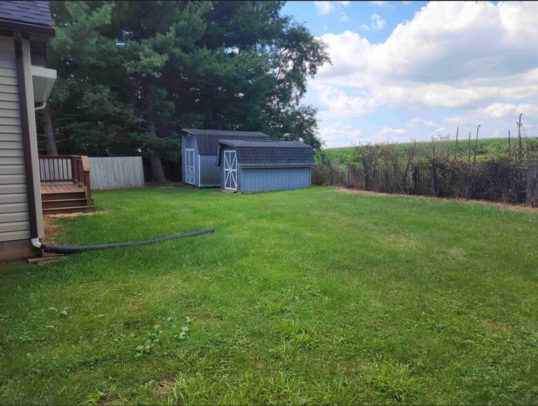 Building Photo - 6067 W Donnagail Dr