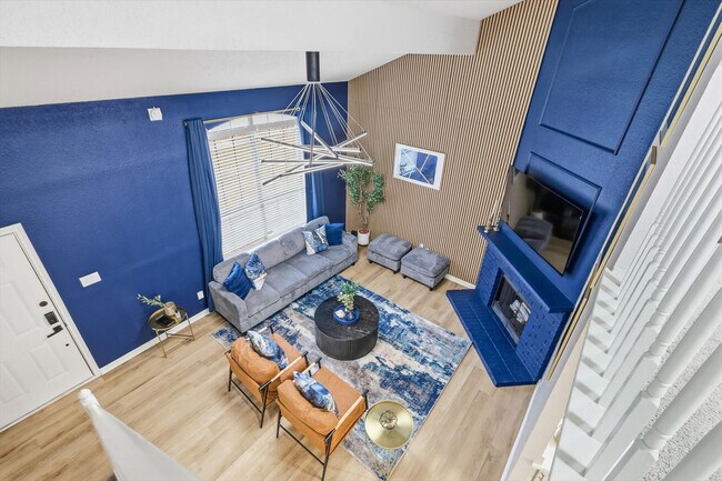 Building Photo - 2 St Charles Pl