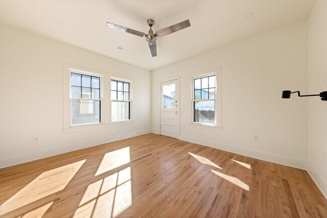 Building Photo - RECENTLY RENOVATED CHARMING 1/1 DUPLEX IN THE HAPPENING HISTORIC DISTRICT OF DIGNOWITY HILL