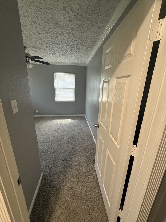Building Photo - 5218 Cortelyou Ln