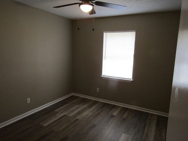 Building Photo - 255 Garden Cir