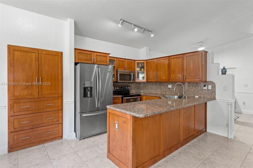 Building Photo - 14162 NW 87th Ct
