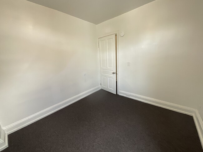 Building Photo - 330 Smyser St