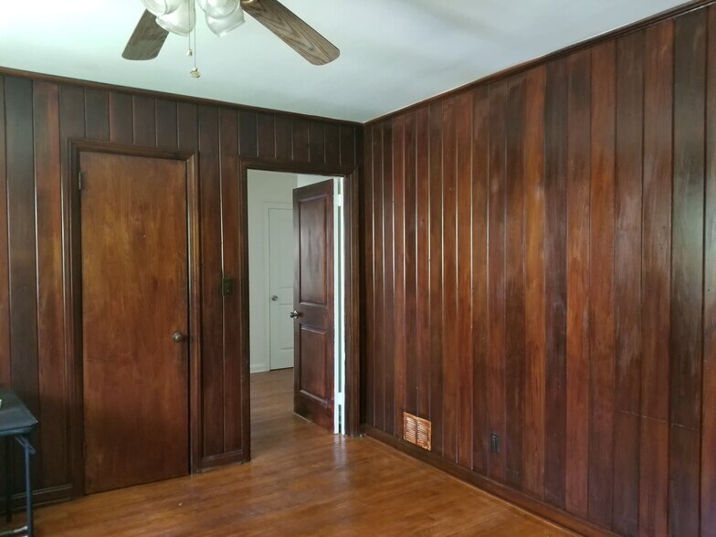 Building Photo - 2079 Honeysuckle Ln SW