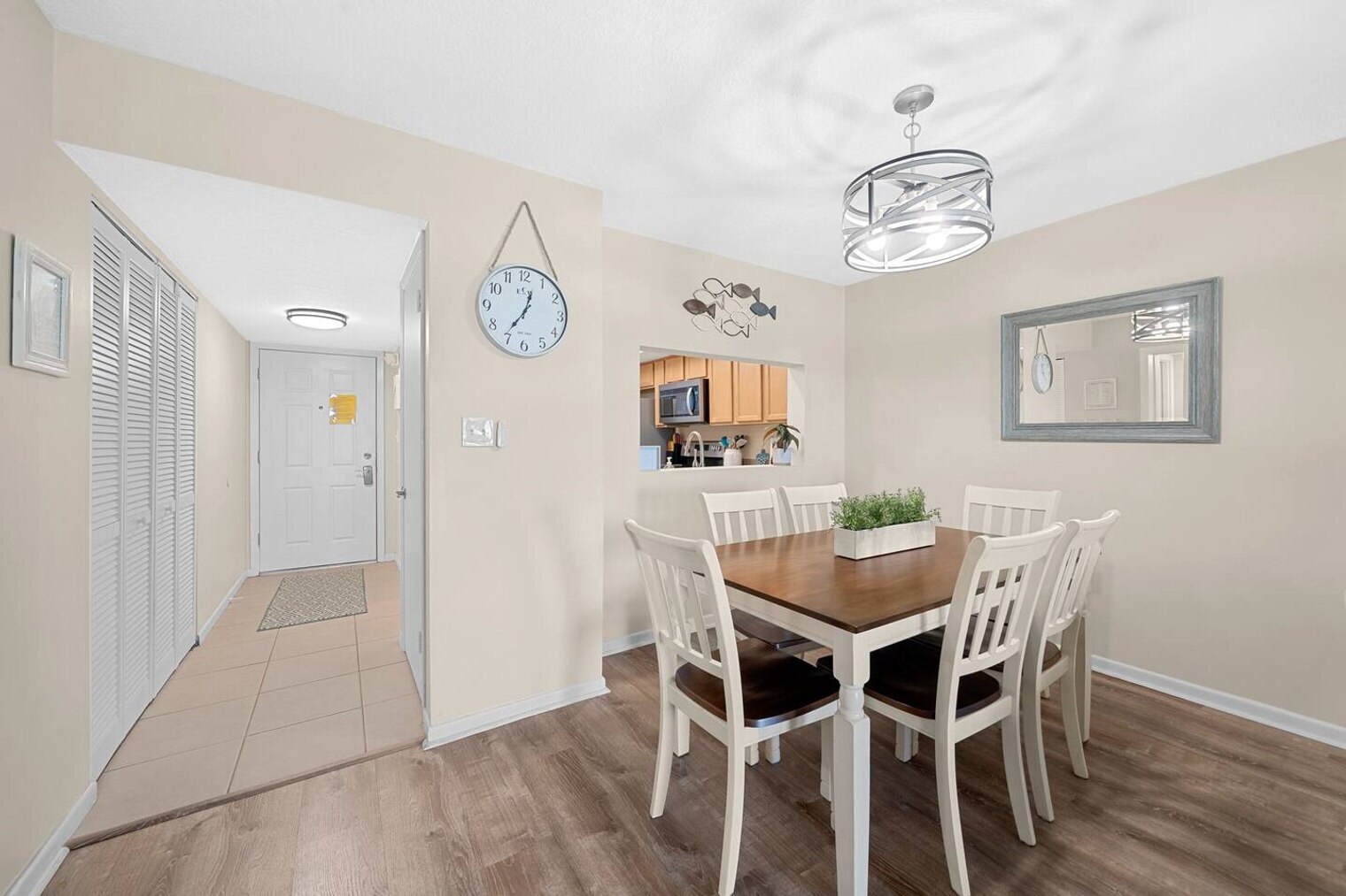 Building Photo - 10 Sunflower St