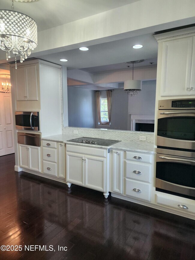 Building Photo - 212 St Johns Ave