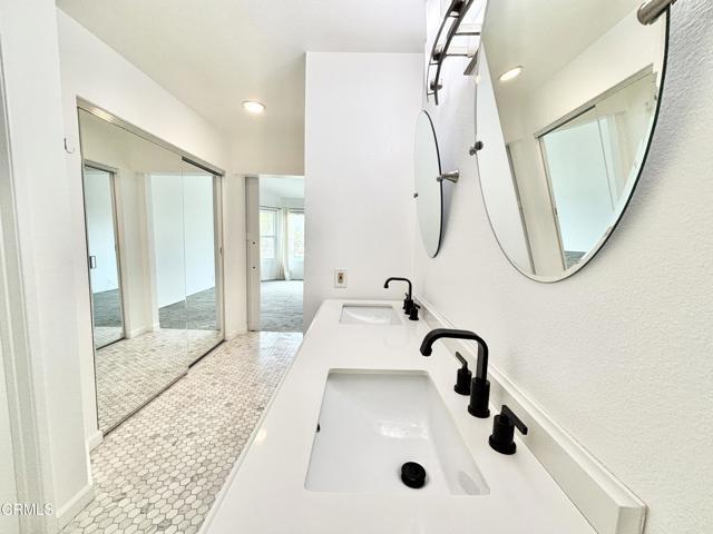 Building Photo - 2287 Martinique Ln