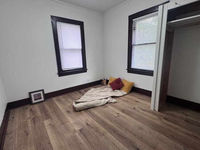Building Photo - 2BD/1BA Single Family Home near Downtown Fond Du Lac!
