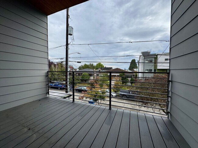 Building Photo - Ballard Townhome
