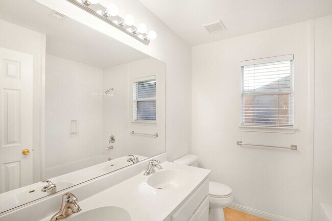 Building Photo - 2514 Crenshaw Dr