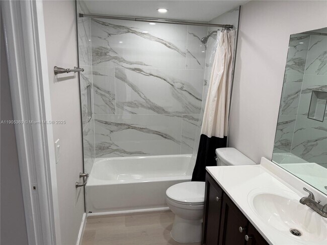 Building Photo - 10625 SW 112th Ave