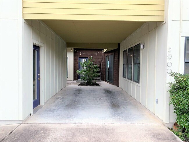 Building Photo - 5900 Toscana Ave