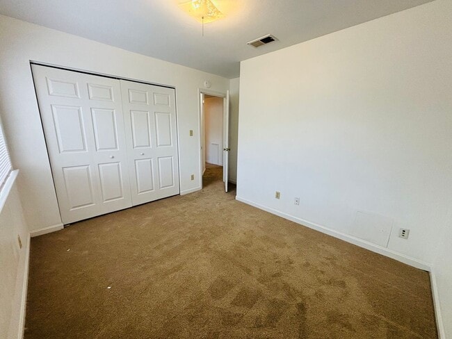 Building Photo - 400 Berryfield Ln