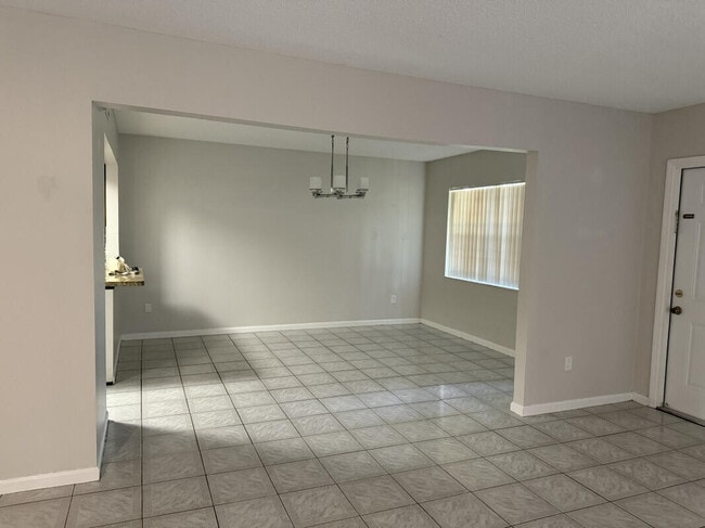 Building Photo - 122 Weybridge Cir