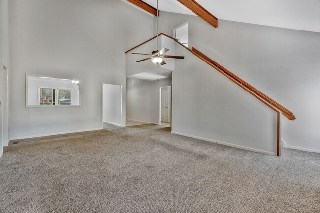 Building Photo - 755 Regal Dr