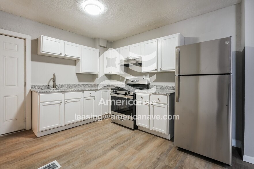 Building Photo - 1138 Queen St