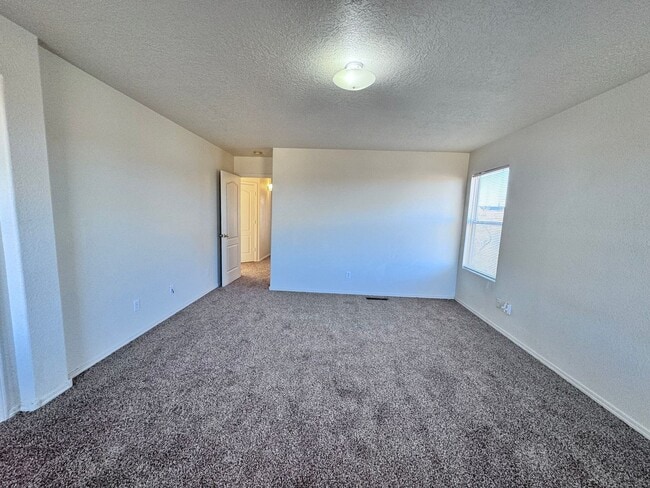 Building Photo - MOVE IN SPECIAL! 1/2 off 2nd months rent!  3 bed 2 bath 2300 sq ft home-New Carpet