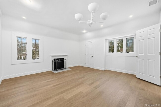 Building Photo - 2 Wynmor Rd