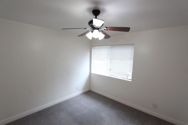 Building Photo - COMING JULY | Bright 2BR/2BA Condo in University Heights | Private Balcony