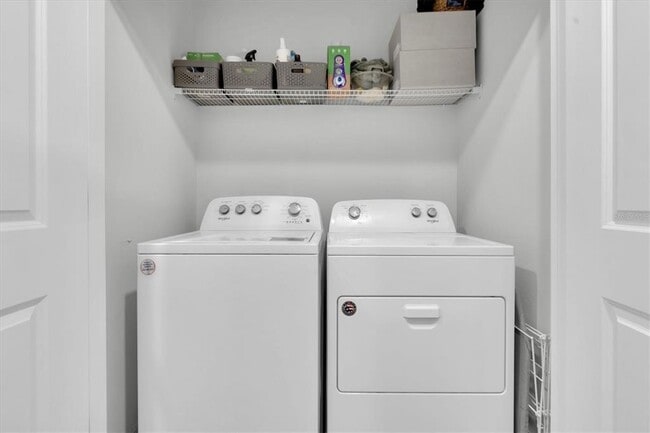 Building Photo - 2945 Suncoast Plains Dr