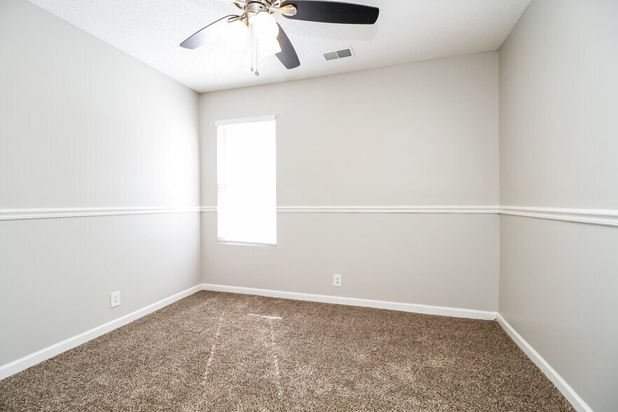 Building Photo - 5039 Boyd Dr