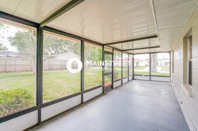Building Photo - 3 Bedroom Pet-Friendly Home in LAKELAND, FL with Main Street Renewal