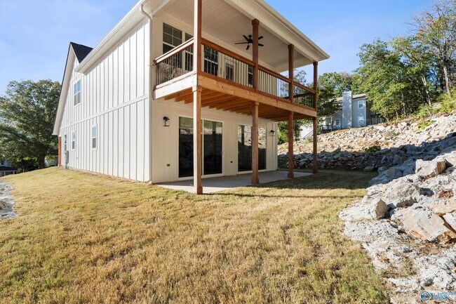 Building Photo - 559 Farmingdale Rd SE