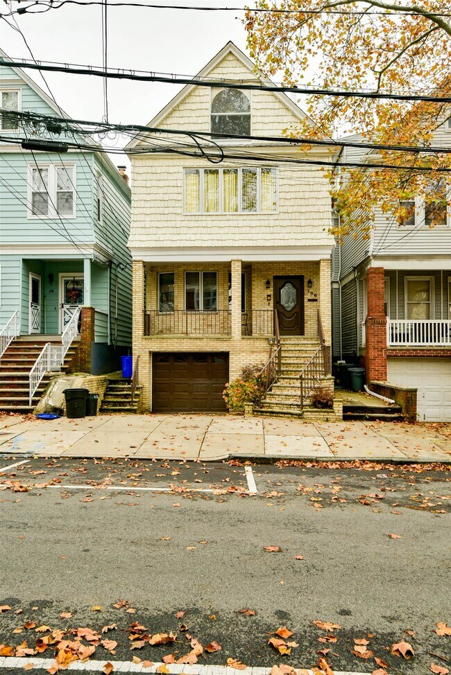 Building Photo - 108 W 42nd St