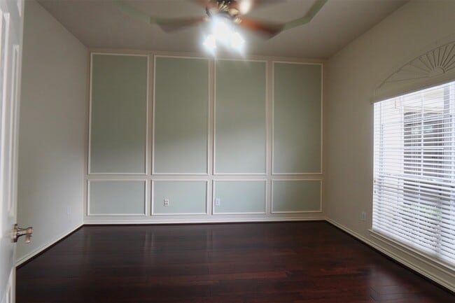 Building Photo - 6006 Country Ridge Dr