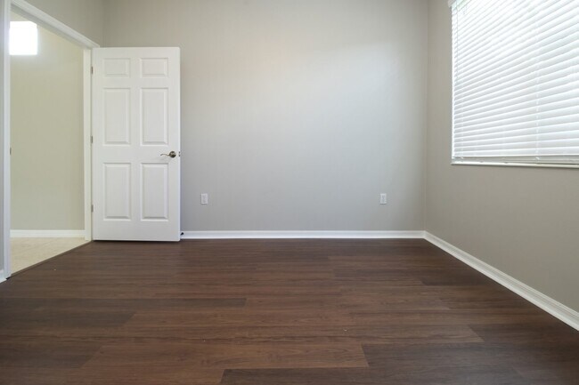 Building Photo - 4 bedroom 3 Bath Pool home in Lakewood Ran...