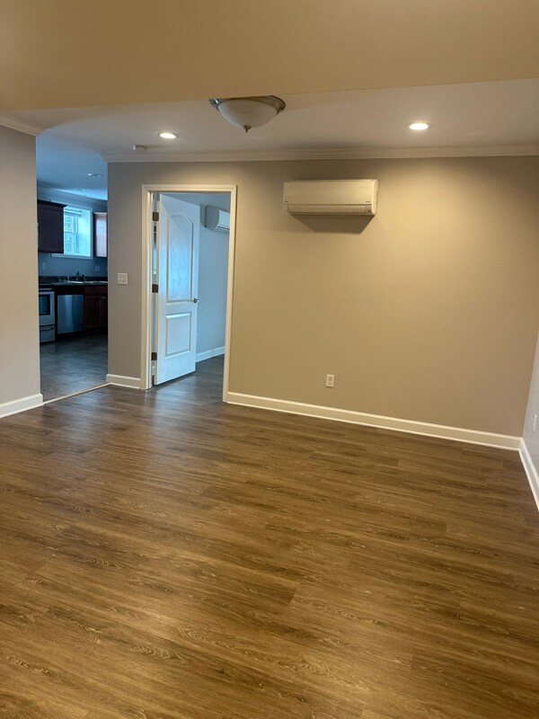 Building Photo - 1611 S Main St