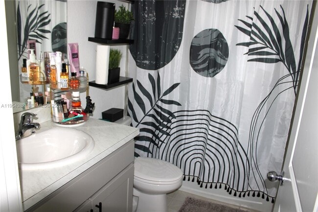 Building Photo - 470 NE 12th St