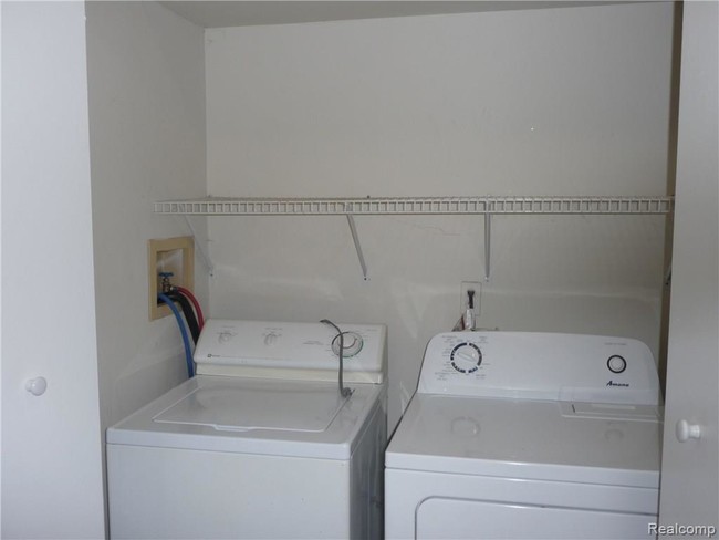 Building Photo - 5711 Fox Hill Dr