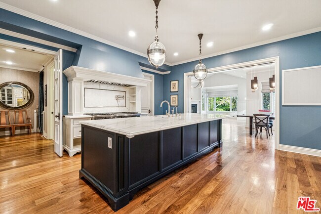 Building Photo - 458 Toyopa Dr