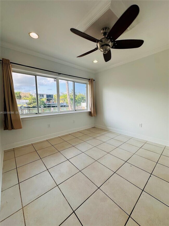 Building Photo - 2033 Calais Dr