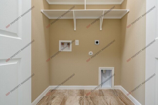Building Photo - 2425 Bellmont