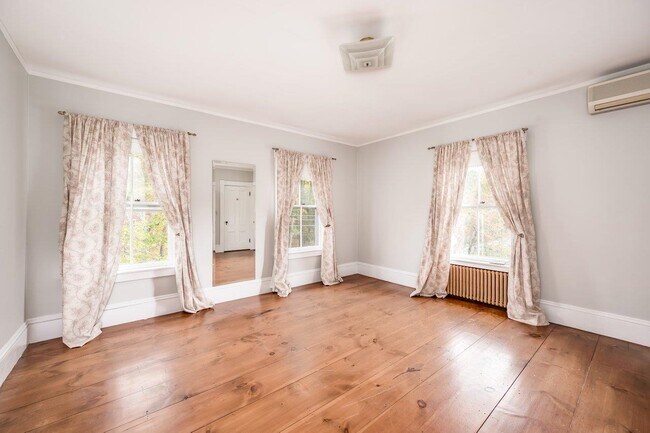 Building Photo - 110 Exeter Rd