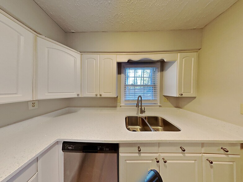 Building Photo - 159 Timber Creek Ln SW