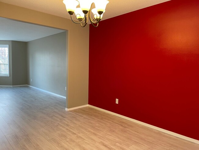 Building Photo - HALF MONTH FREE OF RENT Spacious 5 Bedroom Home! Granite Counters! Pet friendly! Tons of Room for...